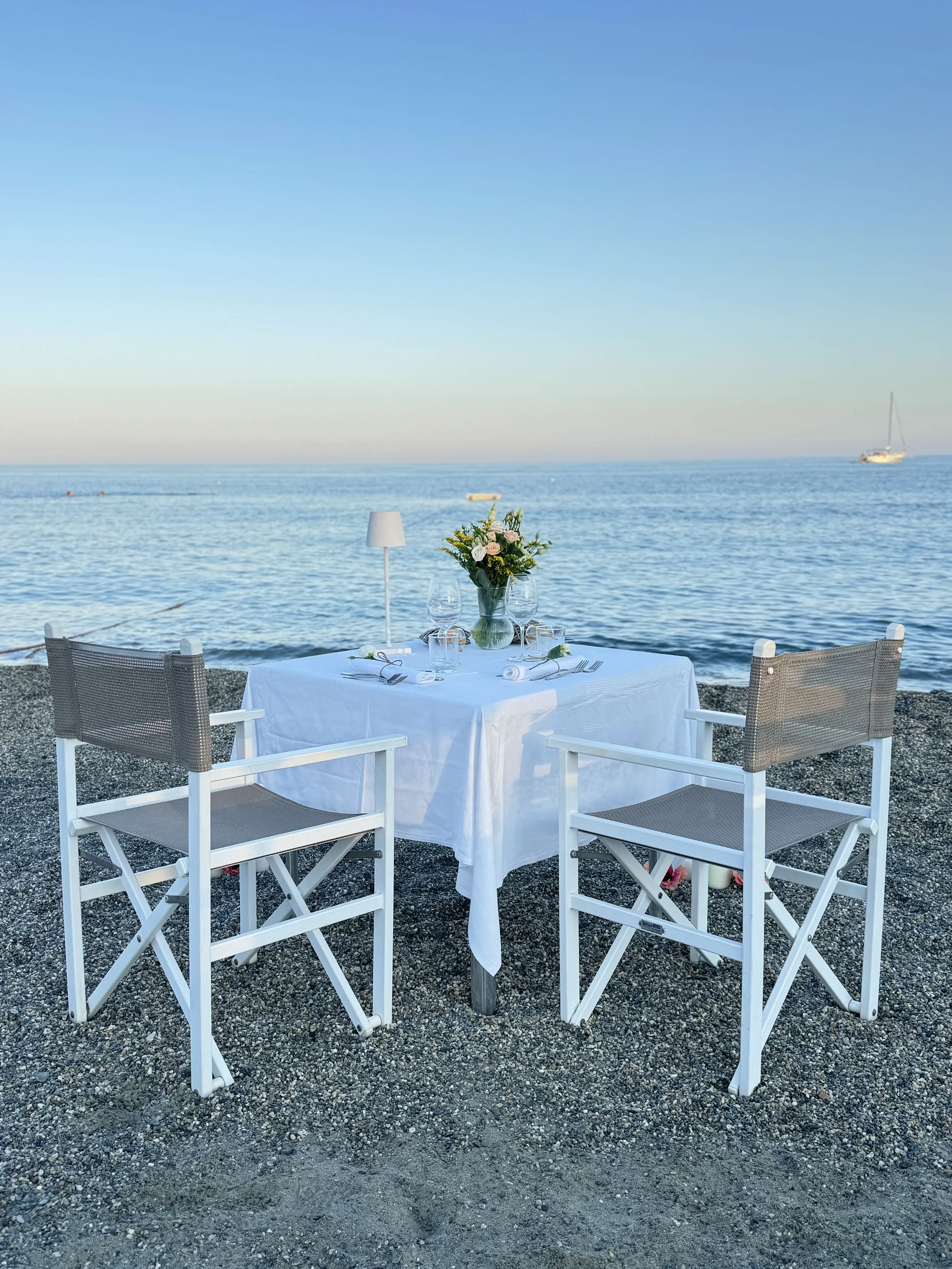 tavolo riva al mare